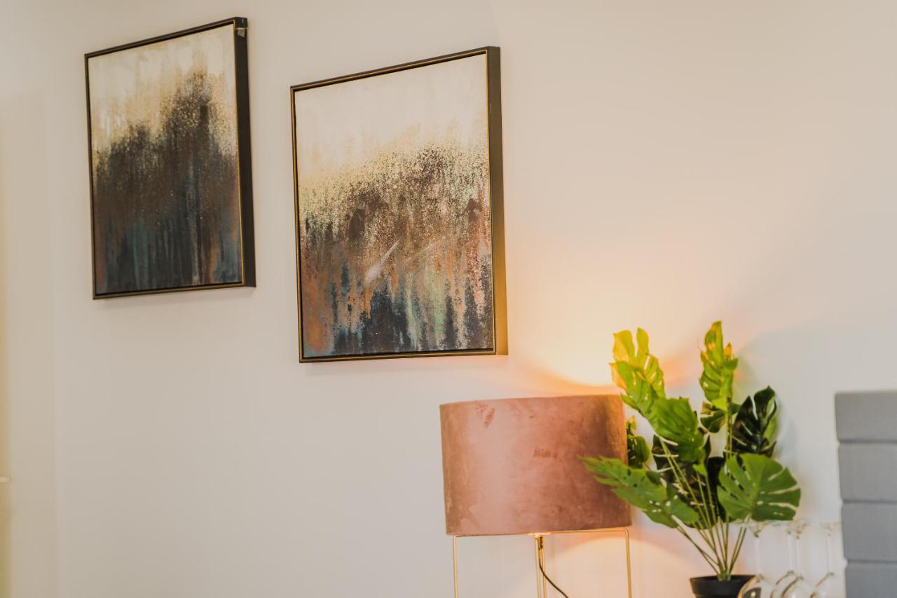 Green Apartment Ground Floor Feel Like Home Properties Saronida ภายนอก รูปภาพ