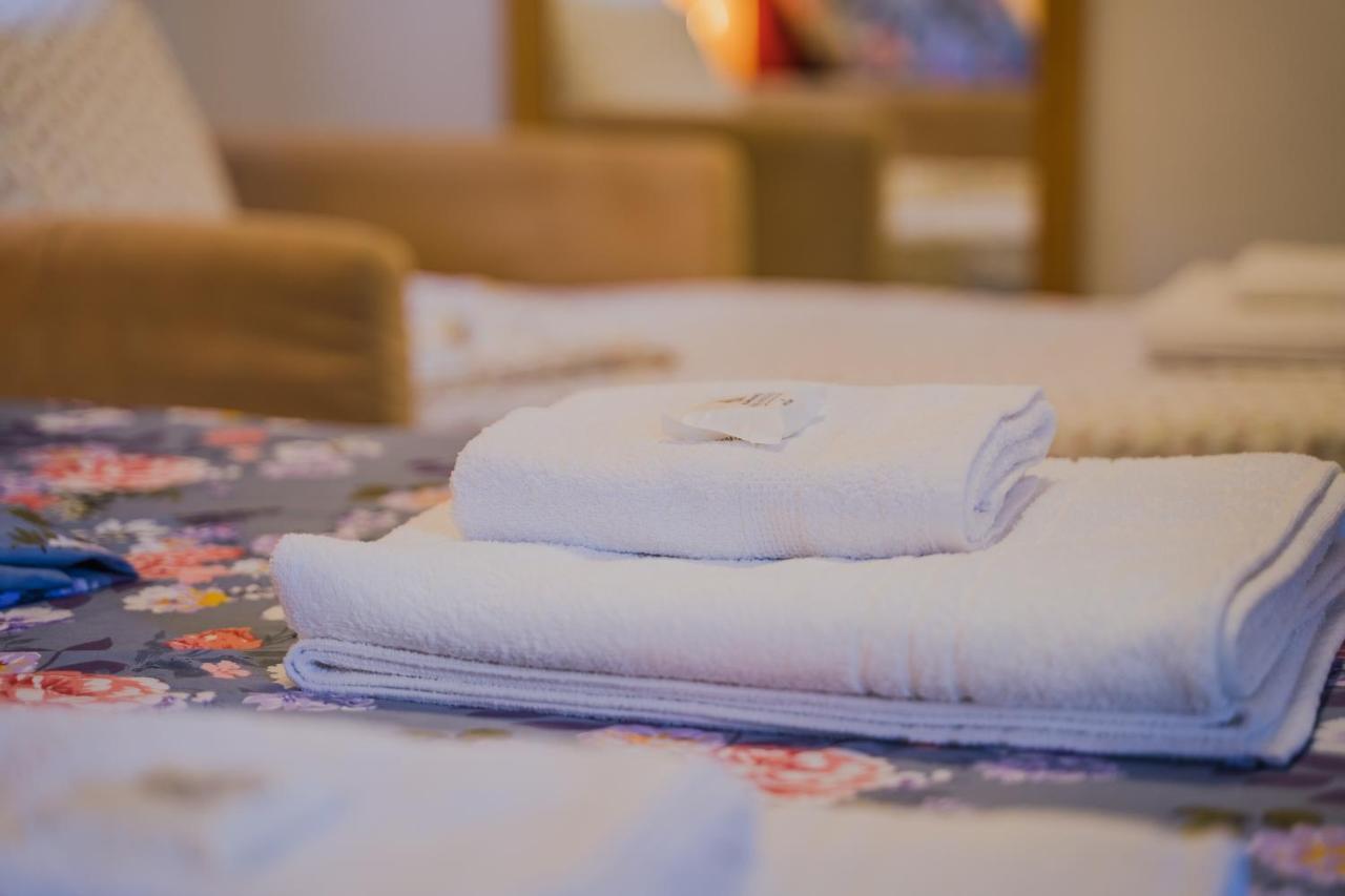 Green Apartment Ground Floor Feel Like Home Properties Saronida ภายนอก รูปภาพ
